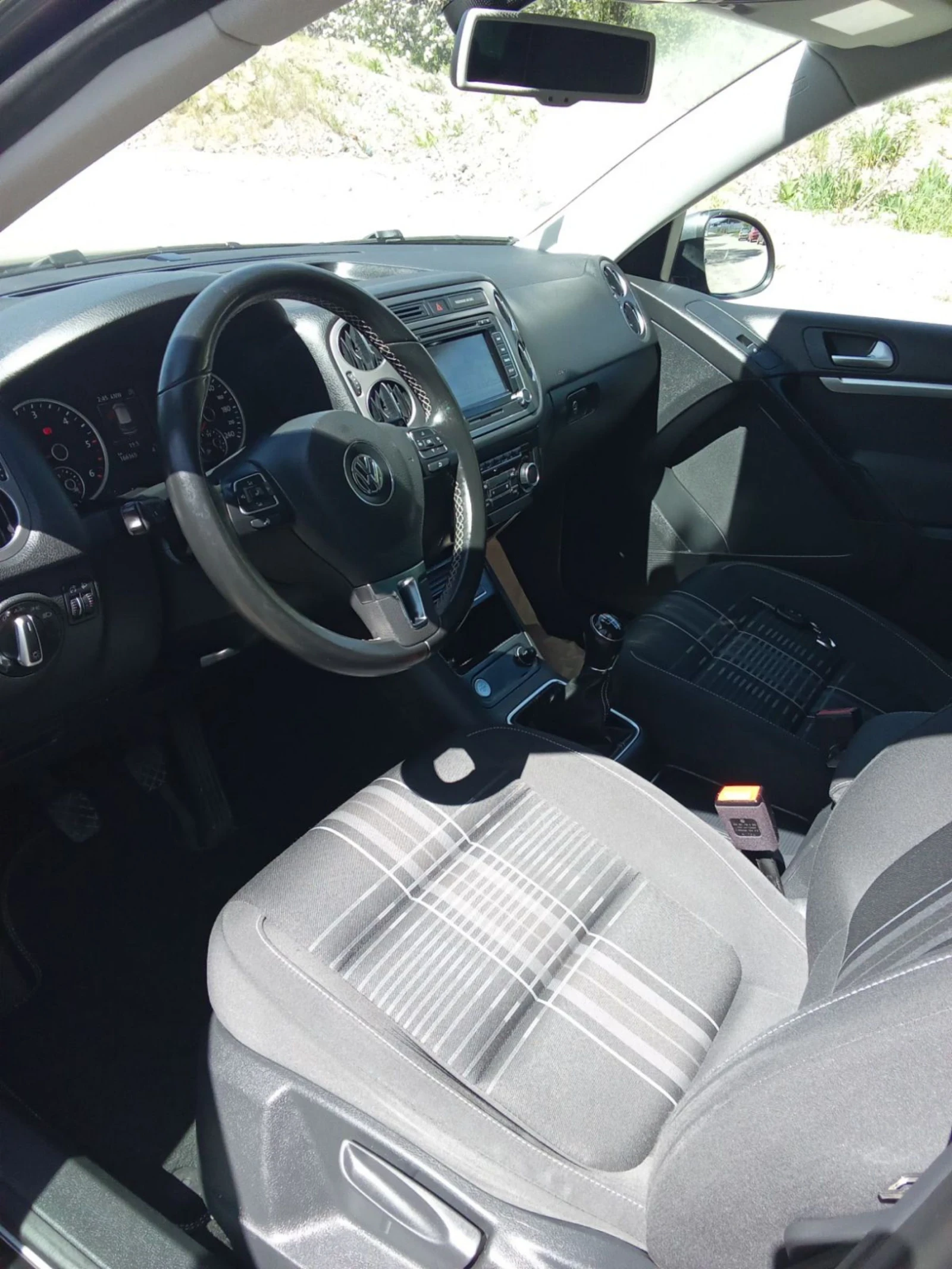 VW Tiguan 2.0 TDI LOUNGE, снимка 5 - Автомобили и джипове - 55038363