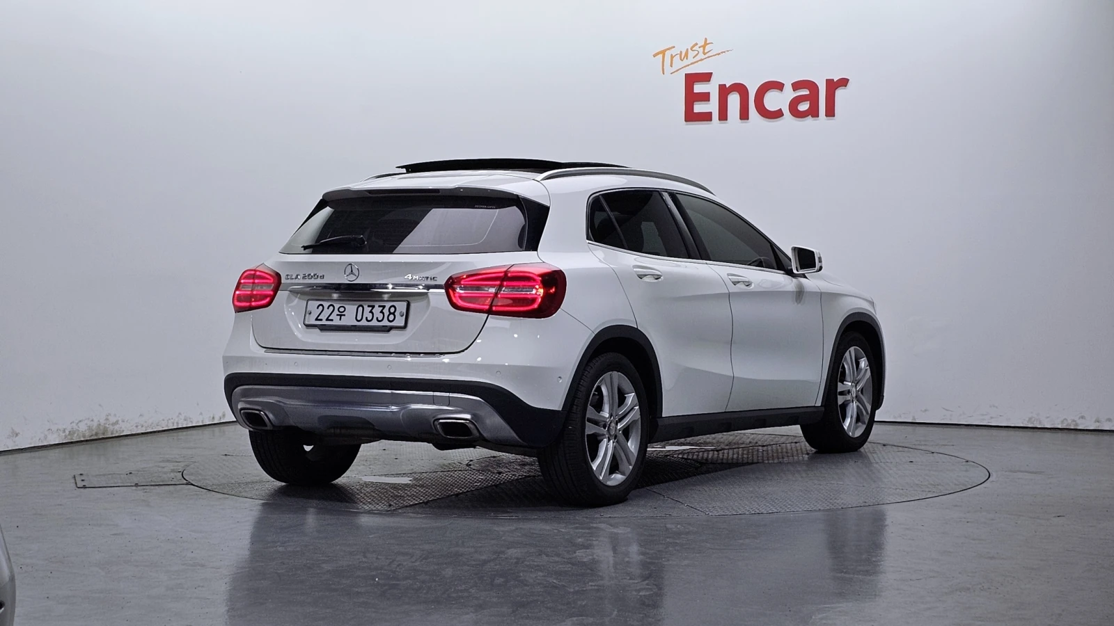 Mercedes-Benz GLA 200 d 4Matic * ПОДГРЕВ * КАМЕРА * ПАНОРАМА, снимка 3 - Автомобили и джипове - 55373057