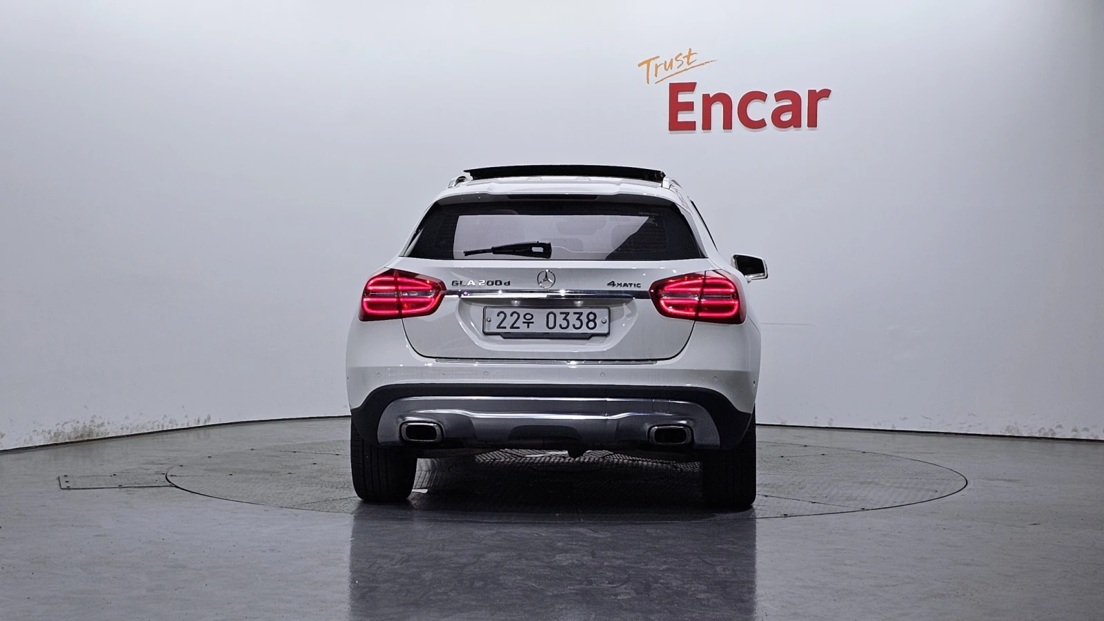 Mercedes-Benz GLA 200 d 4Matic * ПОДГРЕВ * КАМЕРА * ПАНОРАМА, снимка 4 - Автомобили и джипове - 55373057