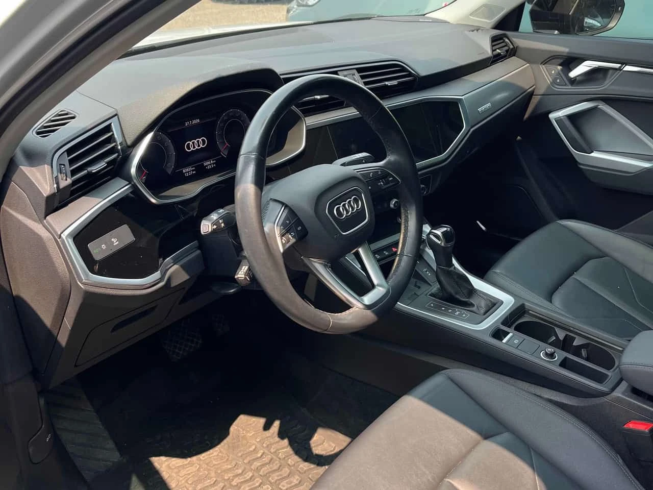 Audi Q3 TECHNIK S-LINE| DISTRONIC | PANO| AMBIENTO, снимка 5 - Автомобили и джипове - 55577655