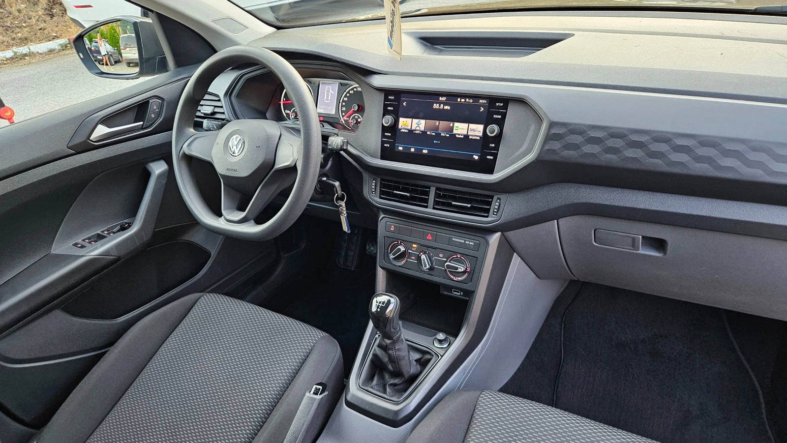 VW T-Cross 1.6 TDI NAVIG/KLIMA/DISTRONIK, снимка 11 - Автомобили и джипове - 55806550
