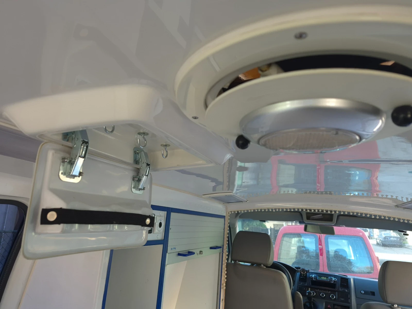 VW T5 2.0 TDI Кемперван, снимка 11 - Бусове и автобуси - 54035792