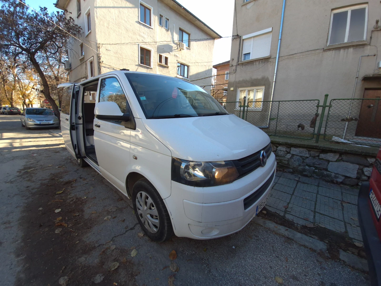 VW T5 2.0 TDI Кемперван, снимка 2 - Бусове и автобуси - 54035792