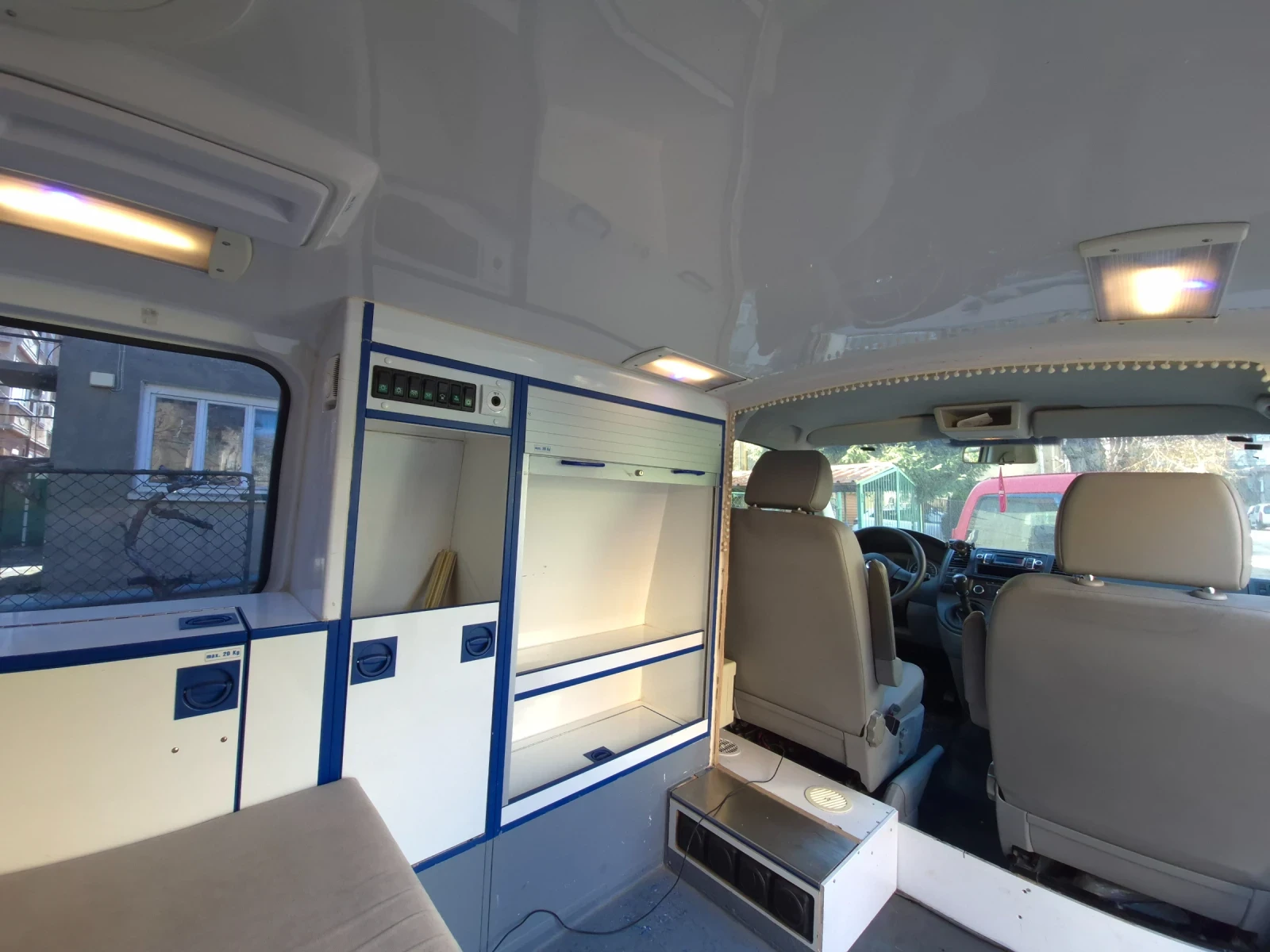 VW T5 2.0 TDI Кемперван, снимка 6 - Бусове и автобуси - 54035792