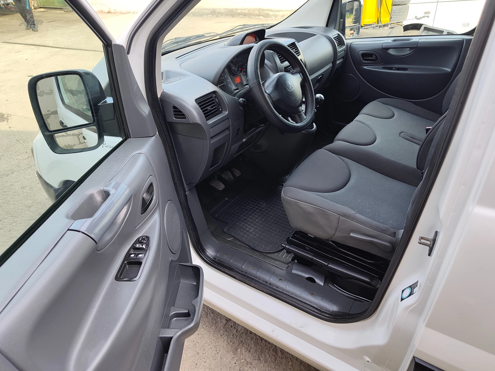 Peugeot Expert 2.0HDI MAXI КЛИМАТИК, снимка 11 - Бусове и автобуси - 54223126