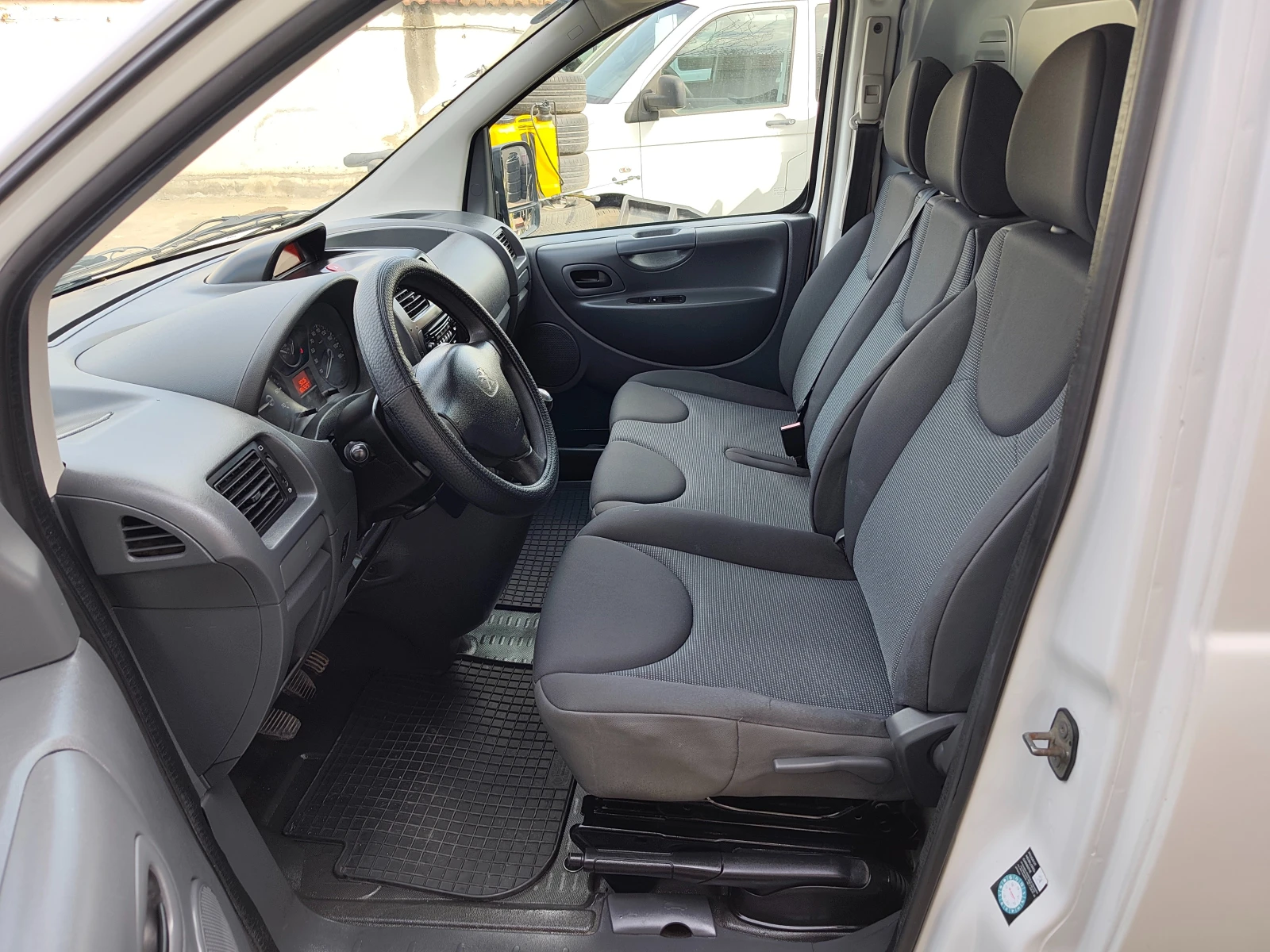 Peugeot Expert 2.0HDI MAXI КЛИМАТИК, снимка 12 - Бусове и автобуси - 54223126