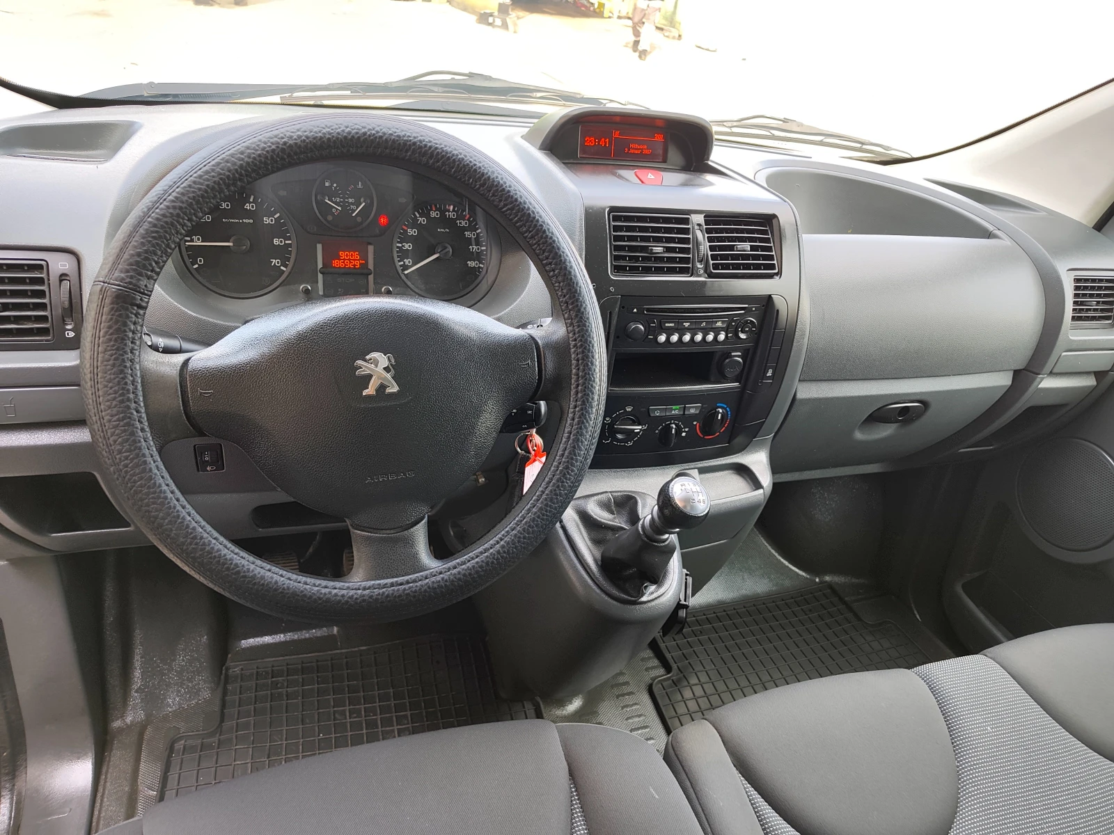 Peugeot Expert 2.0HDI MAXI КЛИМАТИК, снимка 13 - Бусове и автобуси - 54223126