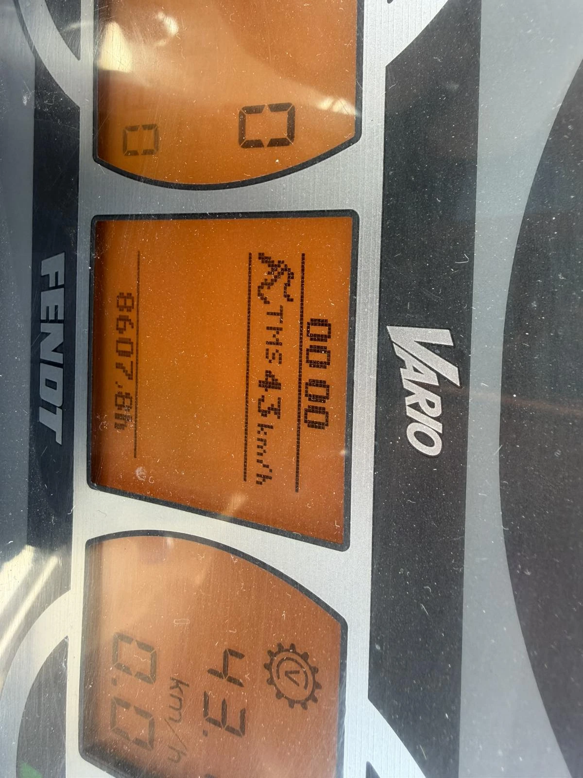 Трактор Fendt 210 Vario, снимка 9 - Селскостопанска техника - 53968687