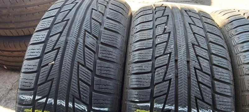 Гуми Зимни 225/55R16, снимка 2 - Гуми и джанти - 33946167