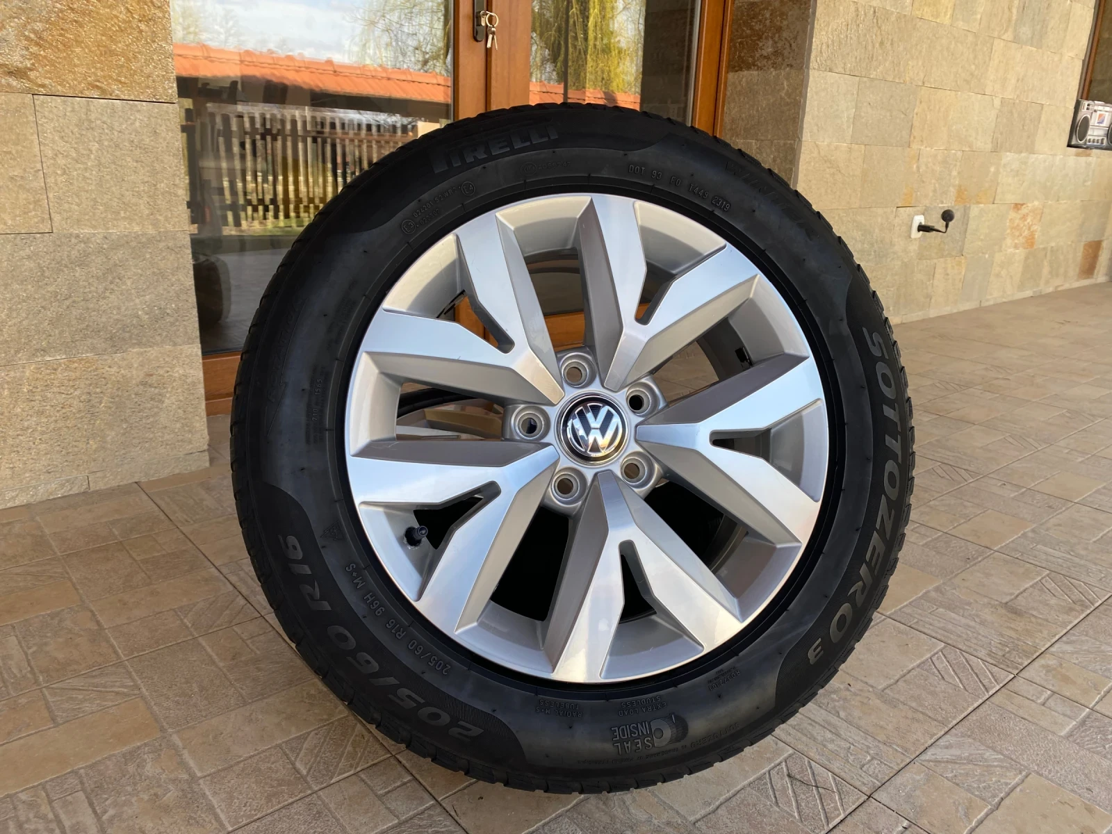 Гуми с джанти Pirelli 205/60R16, снимка 3 - Гуми и джанти - 53986933