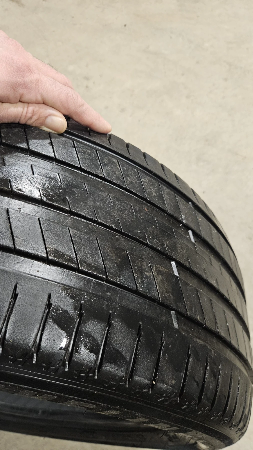 Гуми Летни 235/50R19, снимка 6 - Гуми и джанти - 54473075