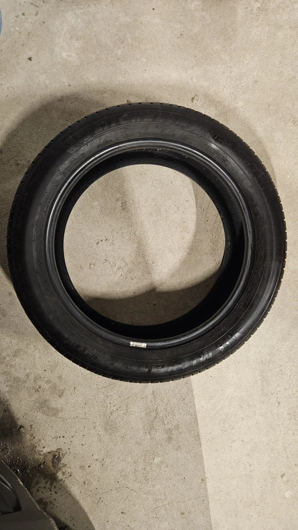 Гуми Летни 235/50R19, снимка 4 - Гуми и джанти - 54473075