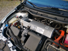 Toyota Auris 1.8i Hybrid, снимка 13 - Автомобили и джипове - 44619841