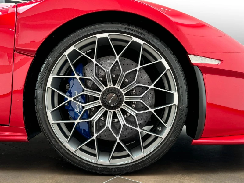 Lamborghini Huracan STO/ AKRAPOVIC/ CERAMIC/ CARBON/ AD PERSONAM/ , снимка 3 - Автомобили и джипове - 49659911