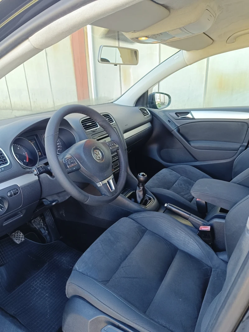 VW Golf 1.6 TDI / Highline / Alcantara, снимка 8 - Автомобили и джипове - 52394267