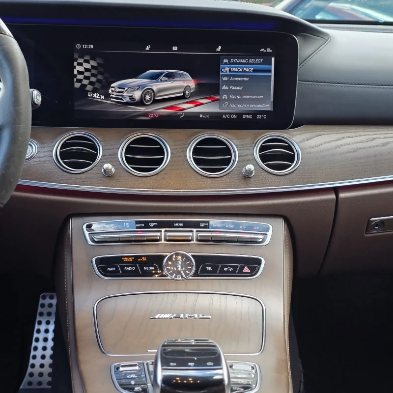 Mercedes-Benz E 63 AMG S/4Matic+ /ГОТОВ ЛИЗИНГ, снимка 10 - Автомобили и джипове - 53354434