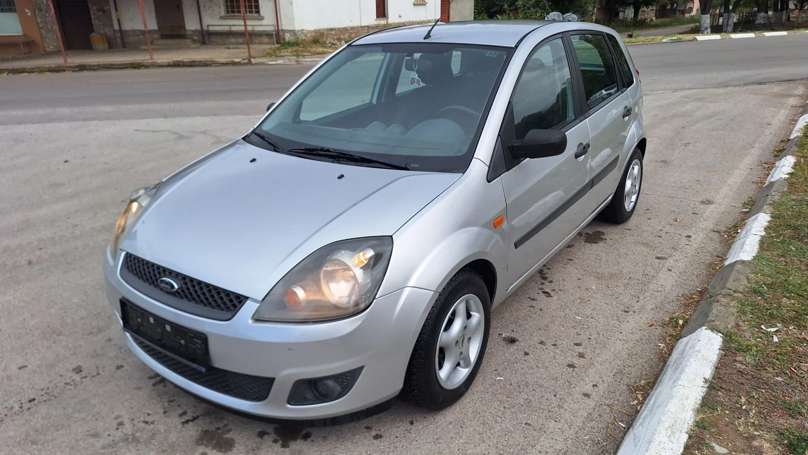Ford Fiesta 1.3    | Mobile.bg   1