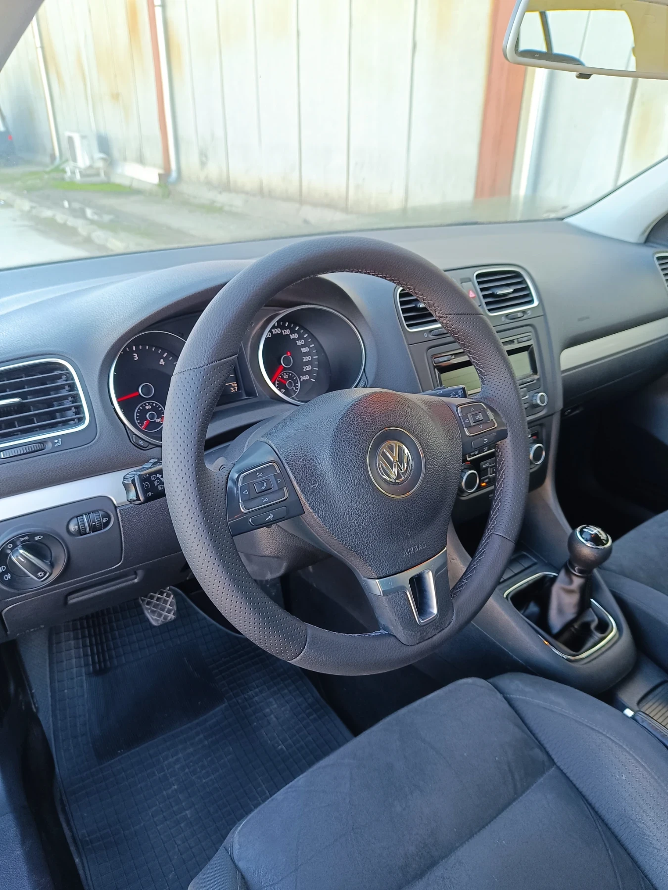 VW Golf 1.6 TDI / Highline / Alcantara - изображение 9
