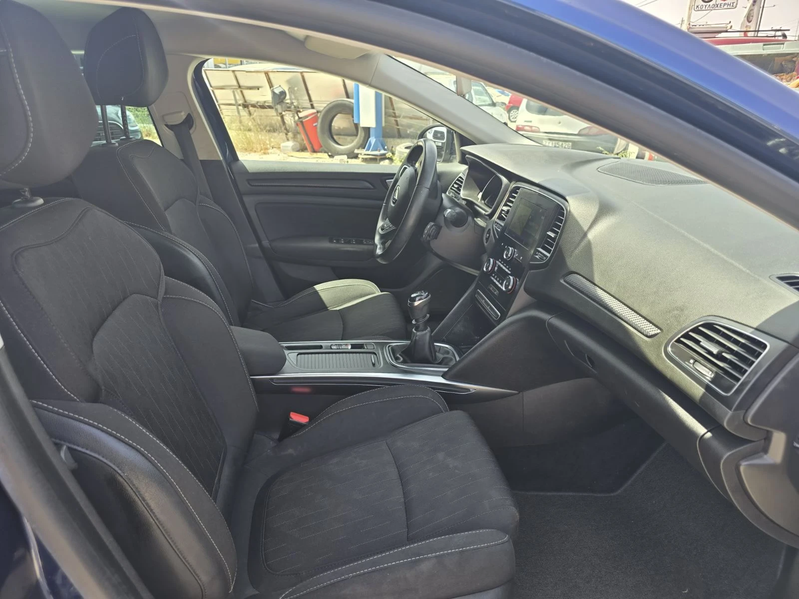 Renault Megane 2020 1.5 DCI Limited -116 hp Keyless Entry & Walk-, снимка 8 - Автомобили и джипове - 53829975