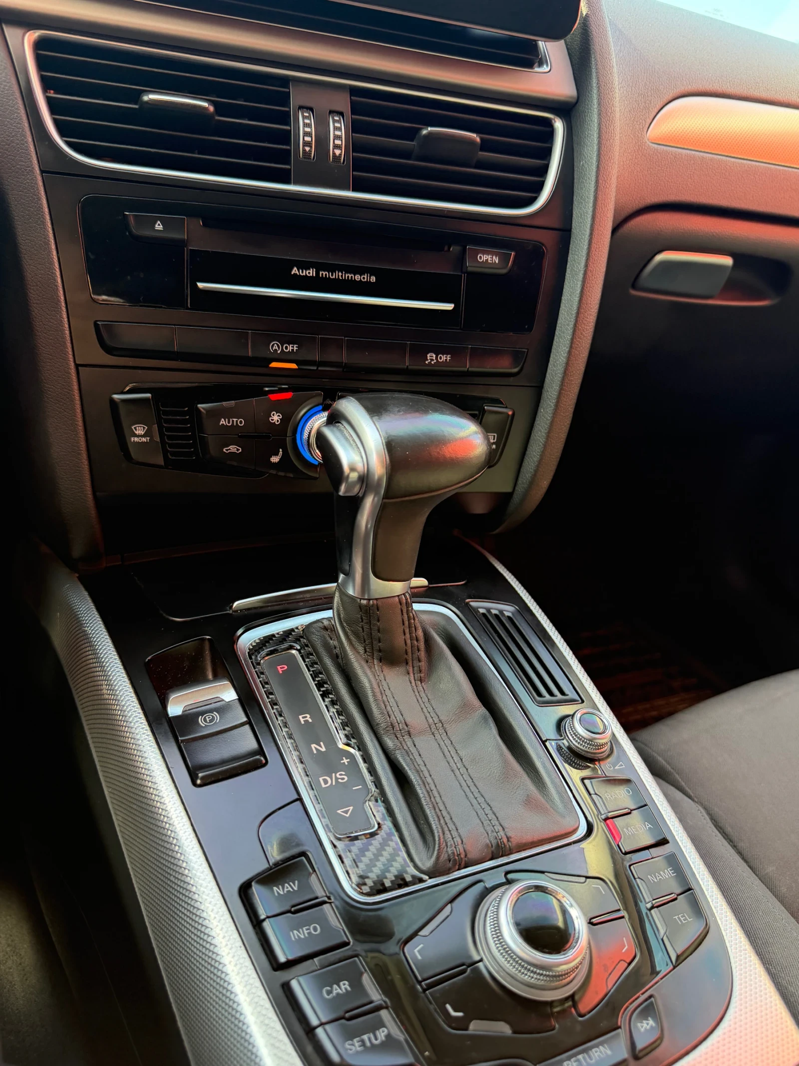 Audi A4 2.0TDI Business Facelift, снимка 11 - Автомобили и джипове - 53973513