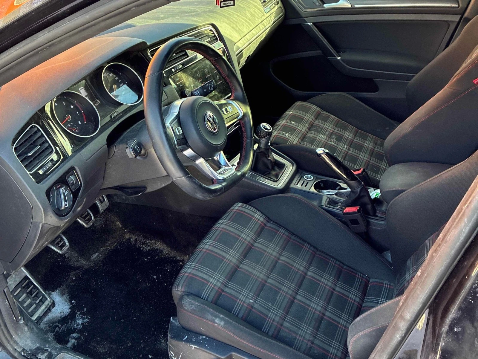 VW Golf GTI С РЕГИСТРАЦИЯ & АВТО КРЕДИТ, снимка 7 - Автомобили и джипове - 54066766