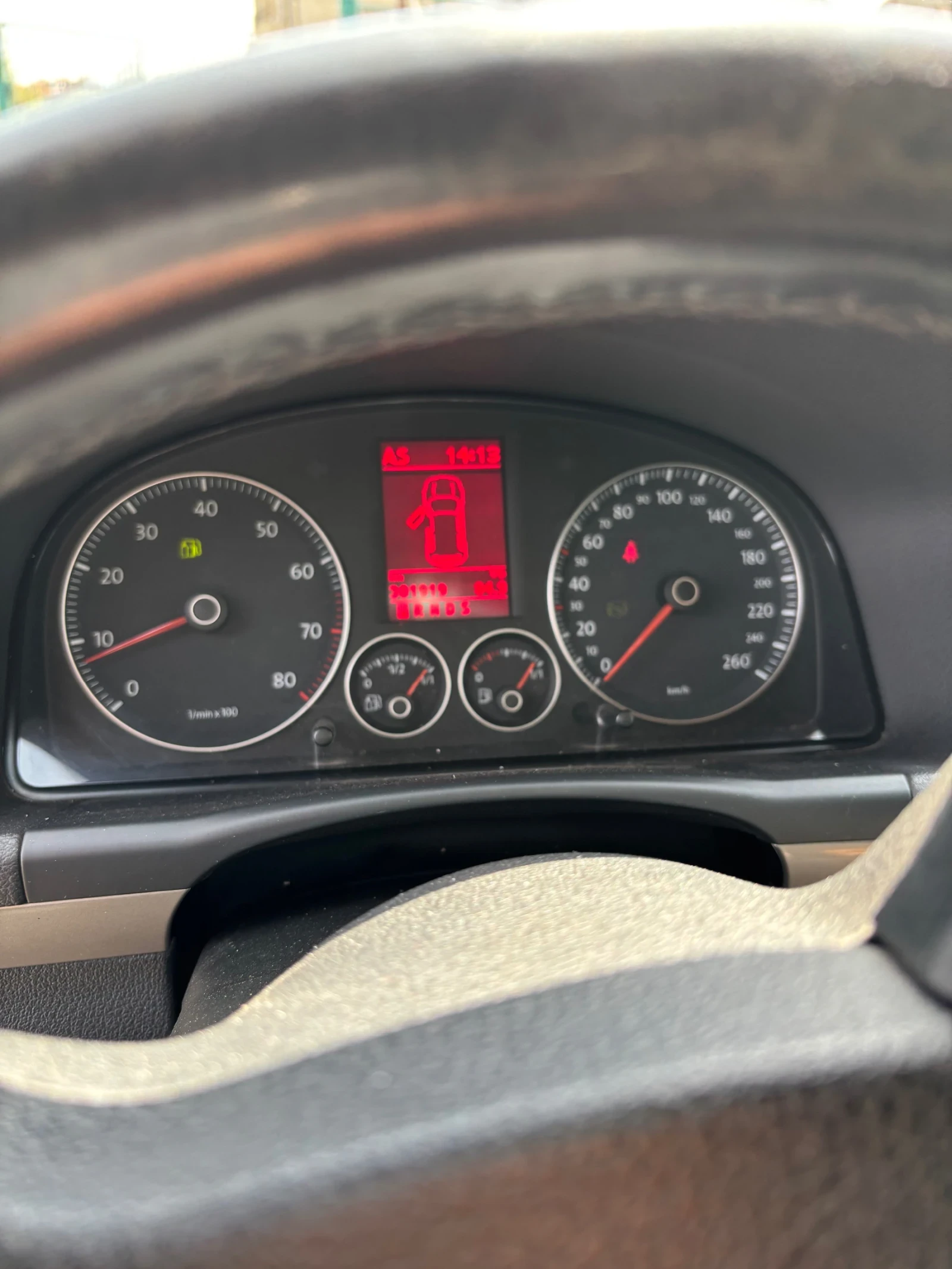 VW Touran, снимка 5 - Автомобили и джипове - 54180826