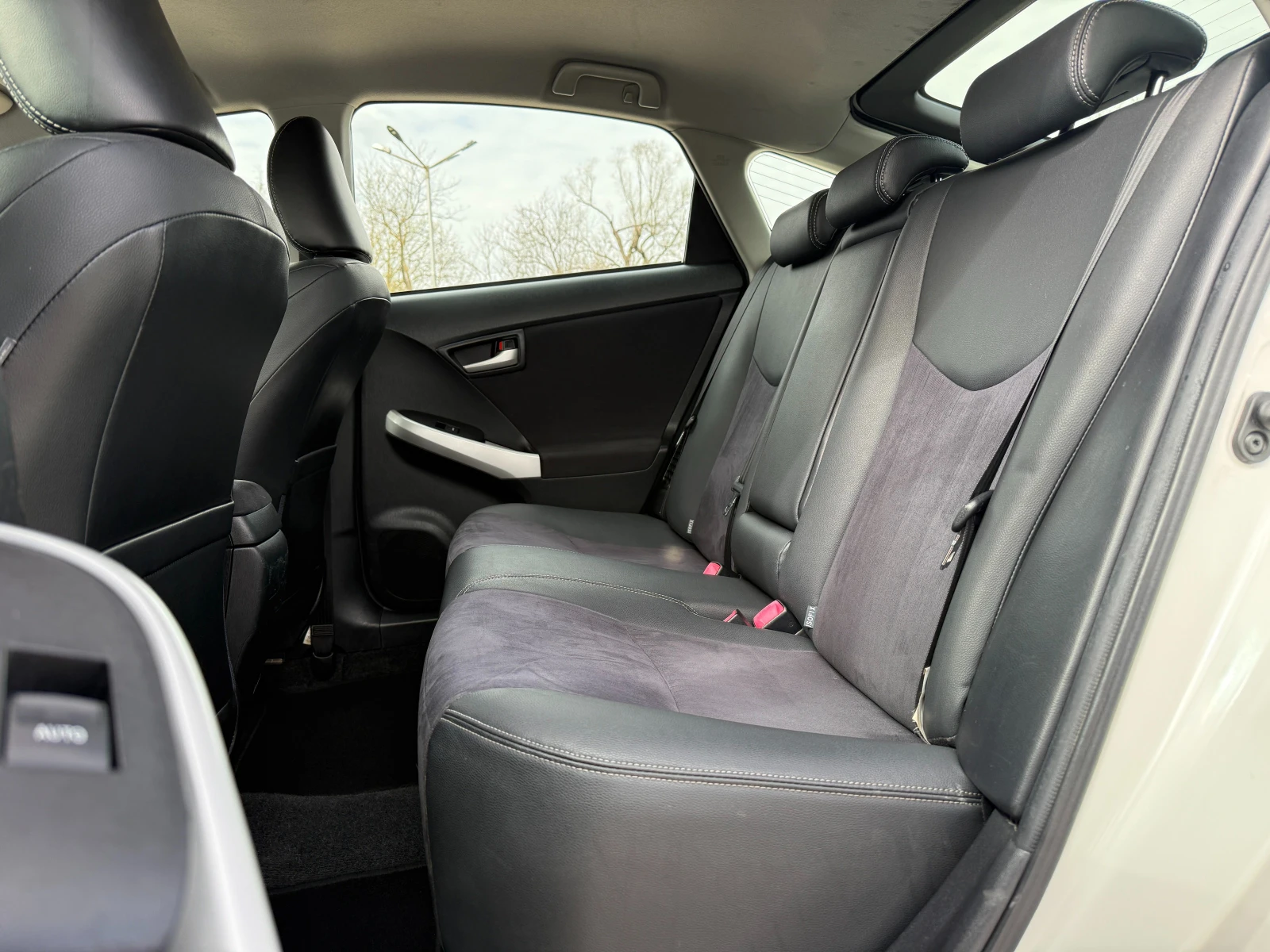 Toyota Prius 1.8HYBRID-99К.С-Facelift-Автоматик-камера-нави, снимка 11 - Автомобили и джипове - 54200511