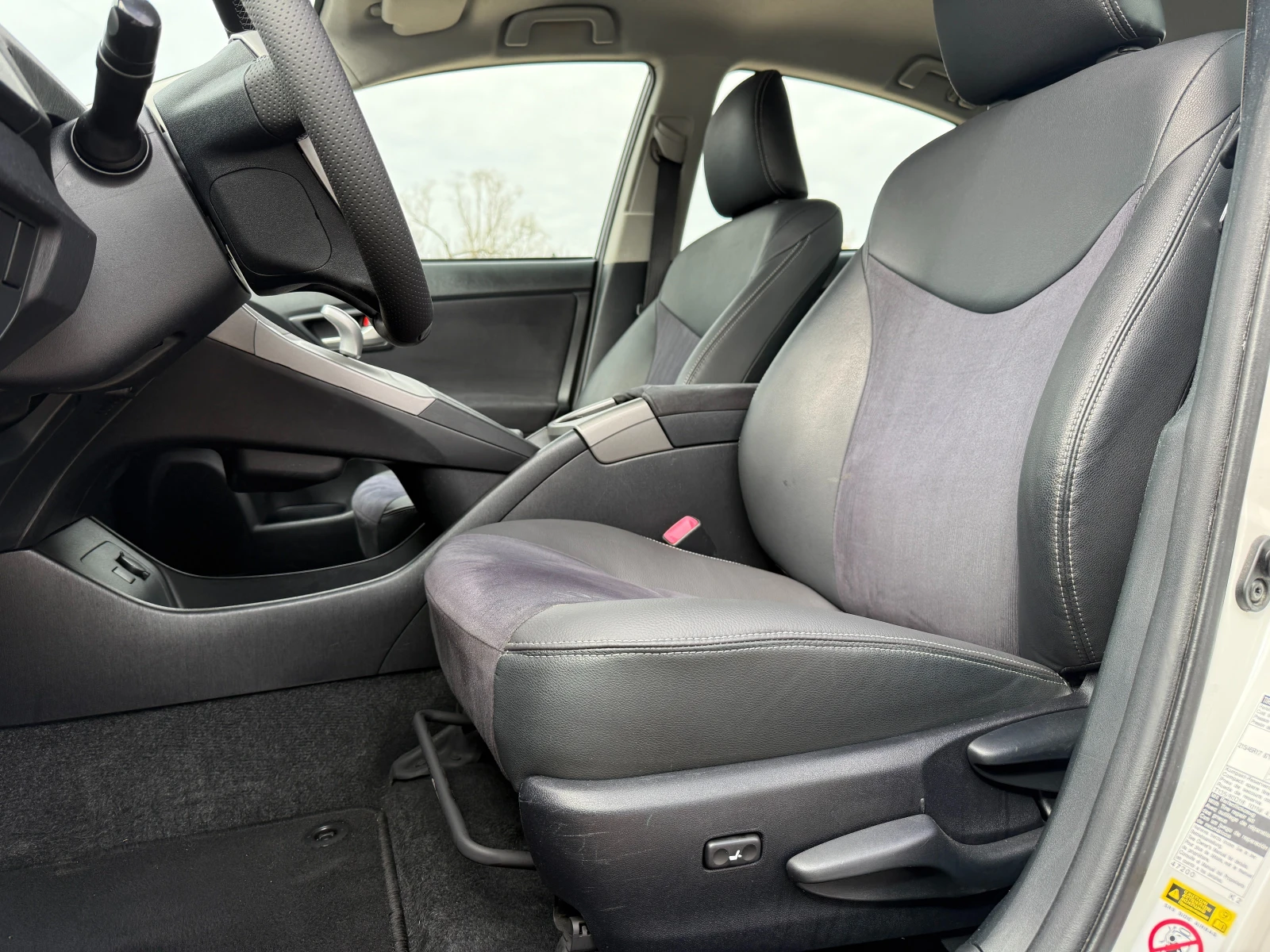 Toyota Prius 1.8HYBRID-99К.С-Facelift-Автоматик-камера-нави, снимка 10 - Автомобили и джипове - 54200511