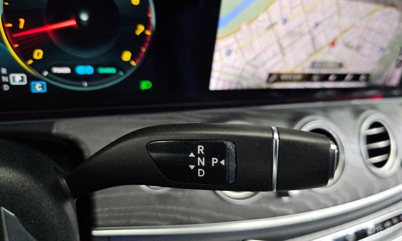Mercedes-Benz E 350 4MATIC* AMG-LINE* DISTRONIC* 360CAM* DRIVE-ASSIST*, снимка 10 - Автомобили и джипове - 54714565
