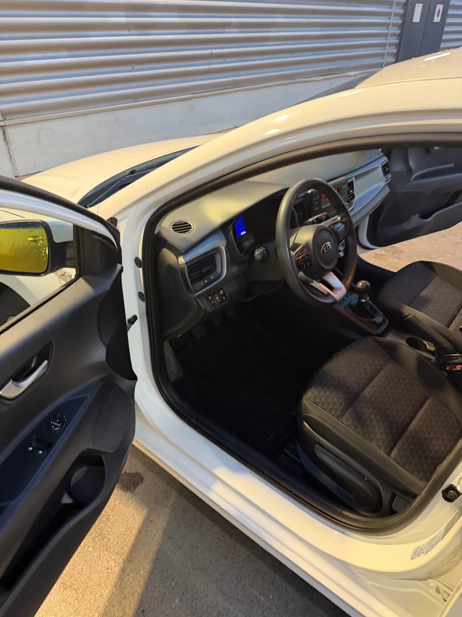 Kia Rio гаражна, снимка 7 - Автомобили и джипове - 56138714