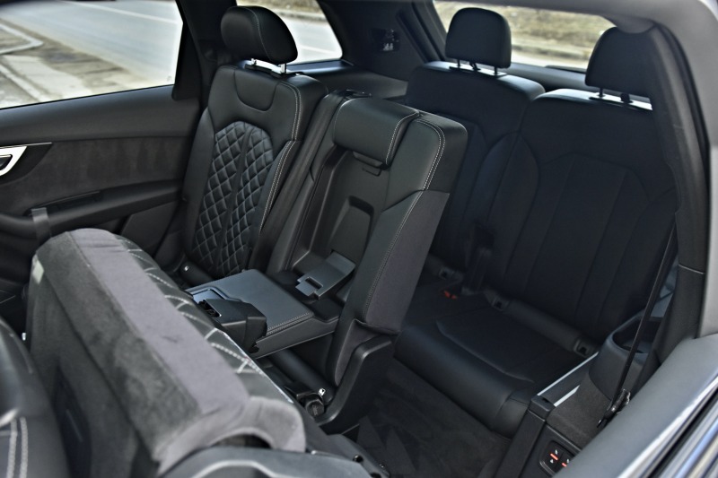 Audi SQ7 4.0 V8T MATRIX 360 PANO EXCLUSIVE 7-SITZE CARBON, снимка 16 - Автомобили и джипове - 46434015