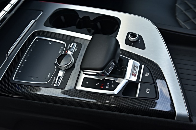 Audi SQ7 4.0 V8T MATRIX 360 PANO EXCLUSIVE 7-SITZE CARBON, снимка 13 - Автомобили и джипове - 46434015