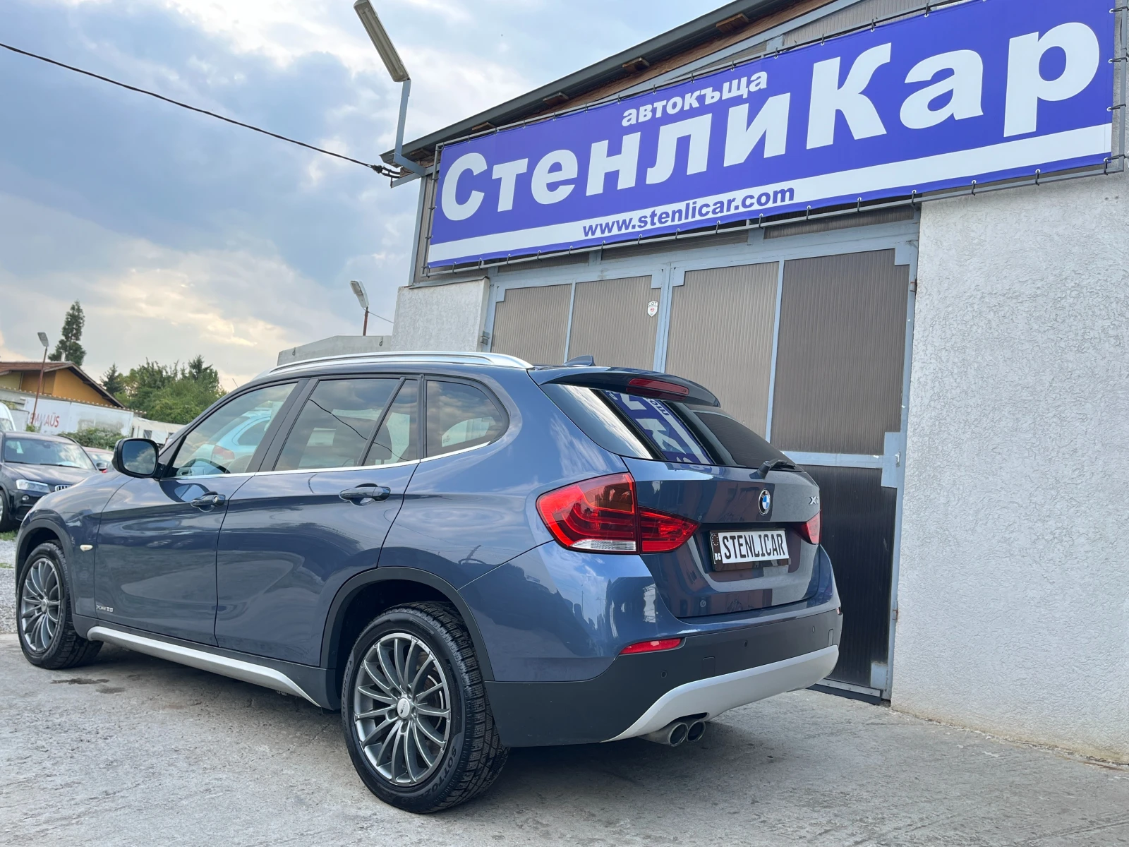 BMW X1 xDrive28i - 6 Cylinder - изображение 2