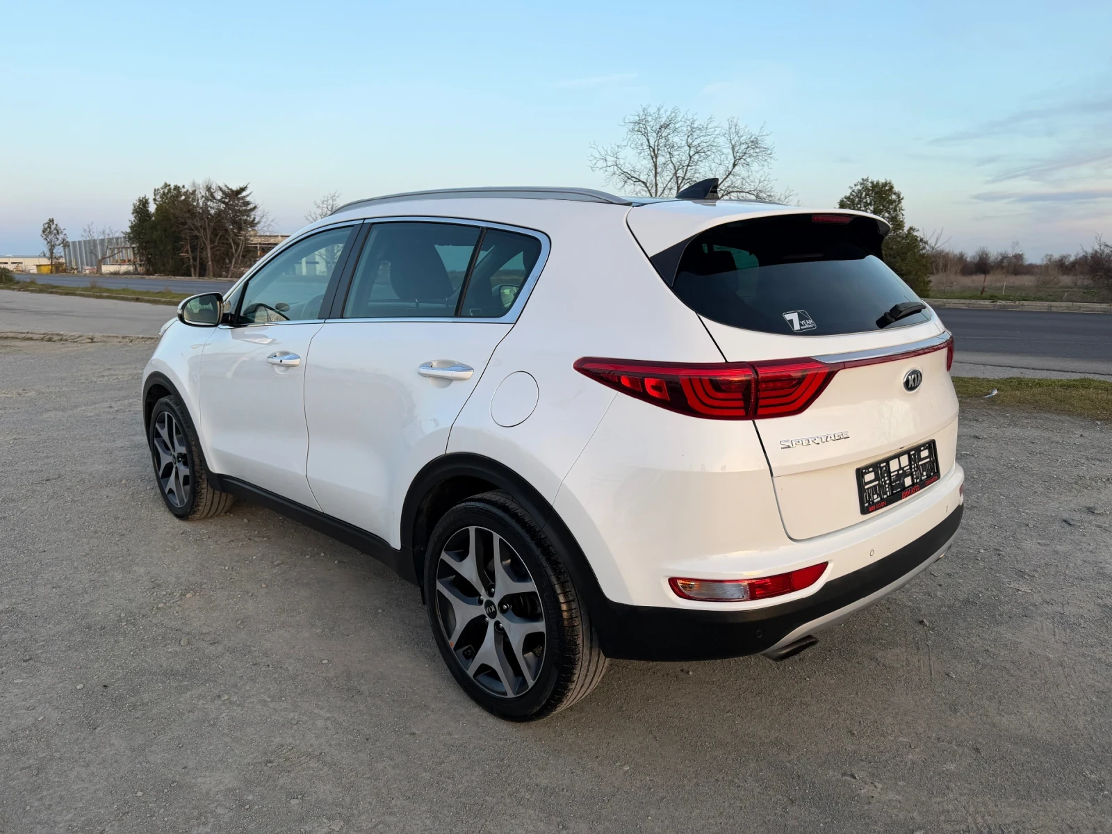 Kia Sportage АВТОМАТИК / БЕНЗИН / 4Х4 / ЕВРО6 / CARPLAY / WAZE, снимка 7 - Автомобили и джипове - 53772256