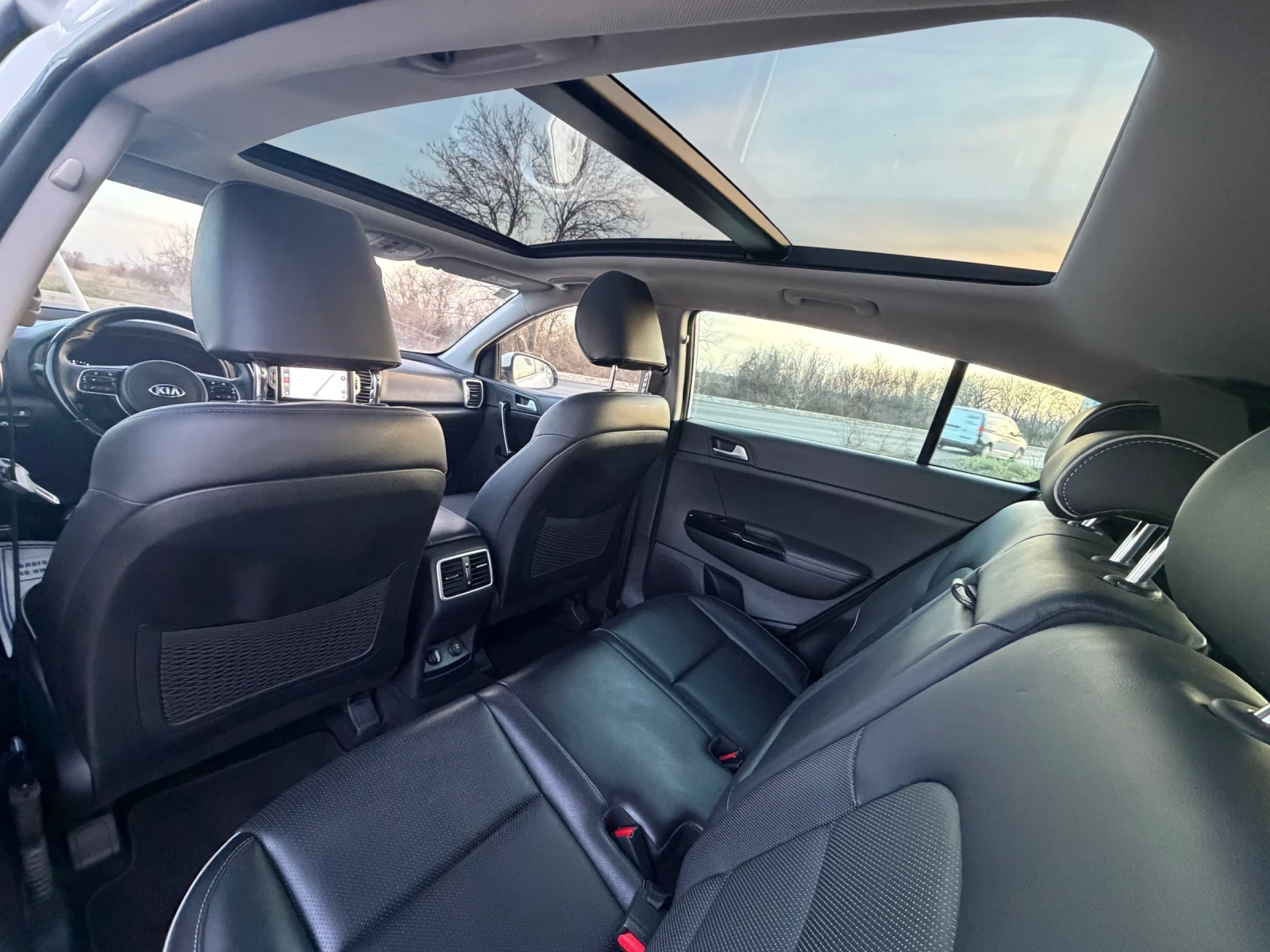 Kia Sportage АВТОМАТИК / БЕНЗИН / 4Х4 / ЕВРО6 / CARPLAY / WAZE, снимка 13 - Автомобили и джипове - 53772256