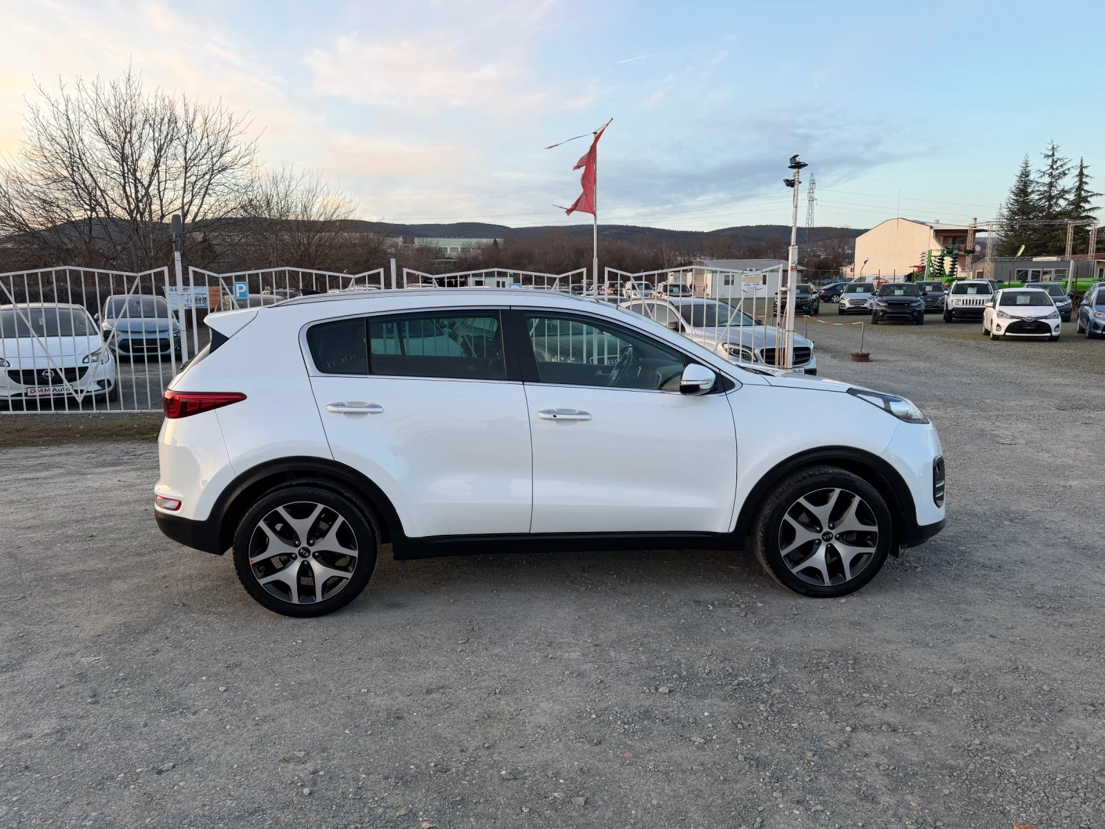 Kia Sportage АВТОМАТИК / БЕНЗИН / 4Х4 / ЕВРО6 / CARPLAY / WAZE, снимка 4 - Автомобили и джипове - 53772256