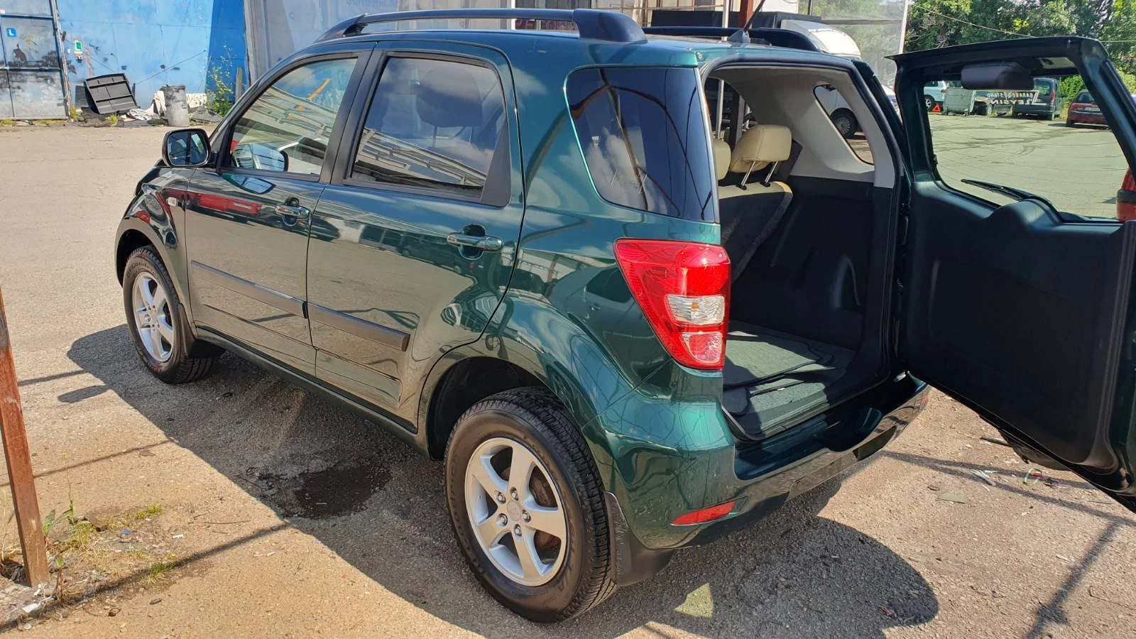 Daihatsu Terios 1.5 бензин 4* 4, снимка 3 - Автомобили и джипове - 54789483