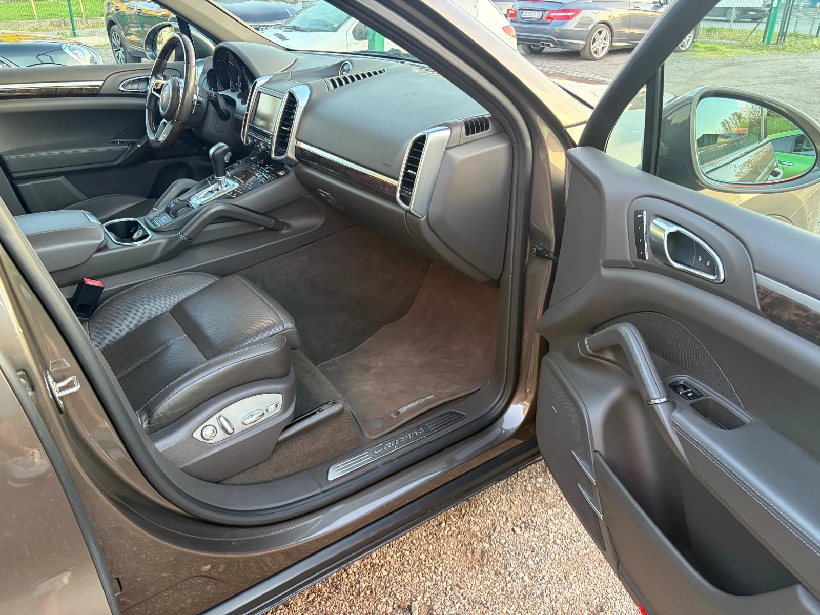 Porsche Cayenne, снимка 15 - Автомобили и джипове - 54828535