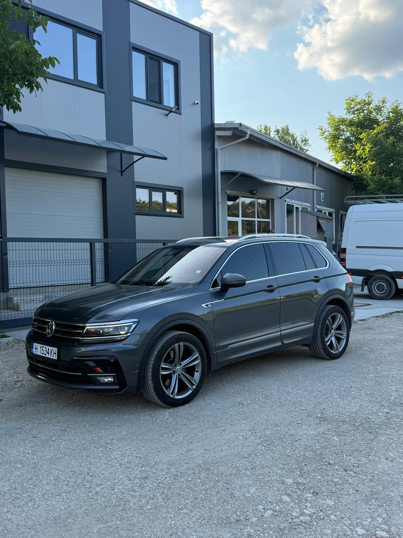 VW Tiguan RLine BiTDi DSG, снимка 2 - Автомобили и джипове - 55578723