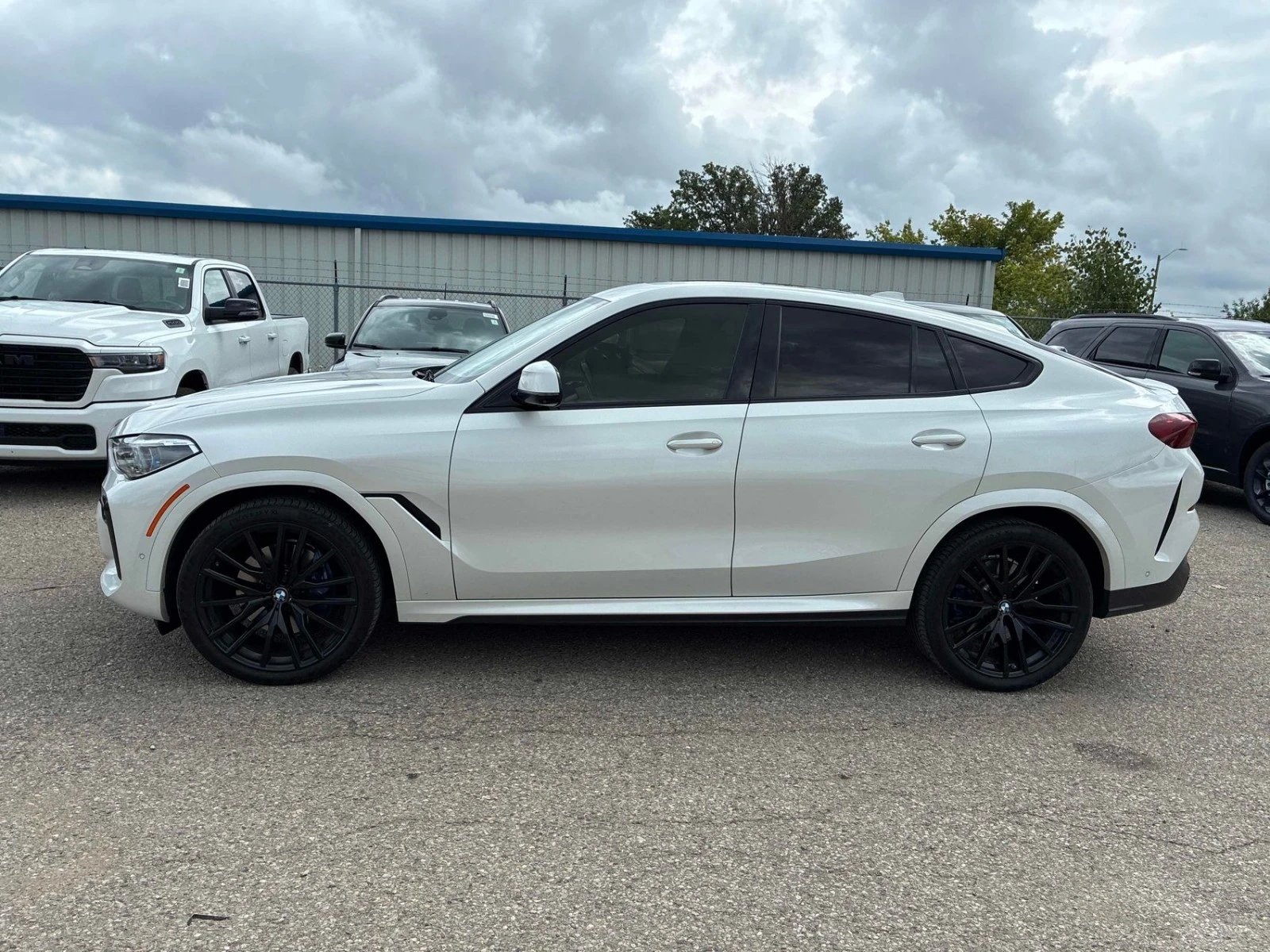 BMW X6 xDrive40i * HUD * 360 * АвтоКредит * (ЦЕНА ДО БГ), снимка 3 - Автомобили и джипове - 55591875