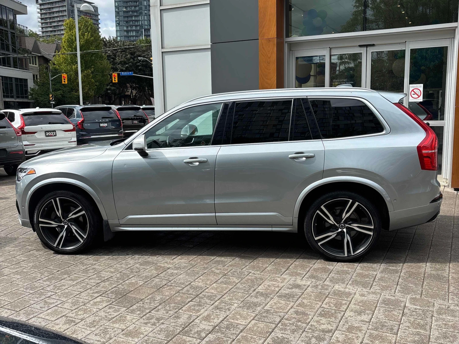 Volvo Xc90 * R Design * CARFAX * БЕЗ ПЪРВОНАЧАЛНА ВНОСКА, снимка 2 - Автомобили и джипове - 55812405