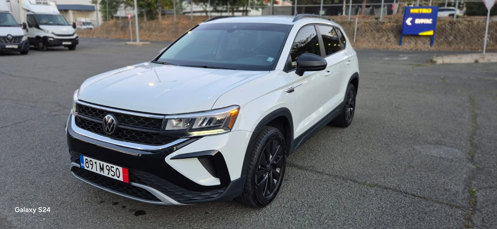 VW Taos S