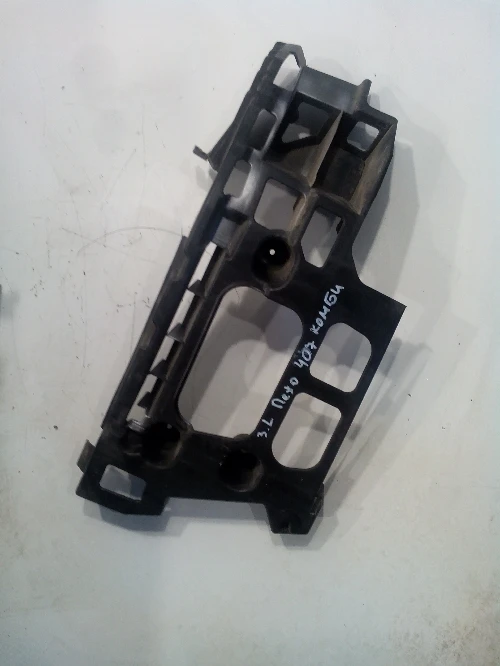 водач заден ляв за Пежо 407 комби (броня)