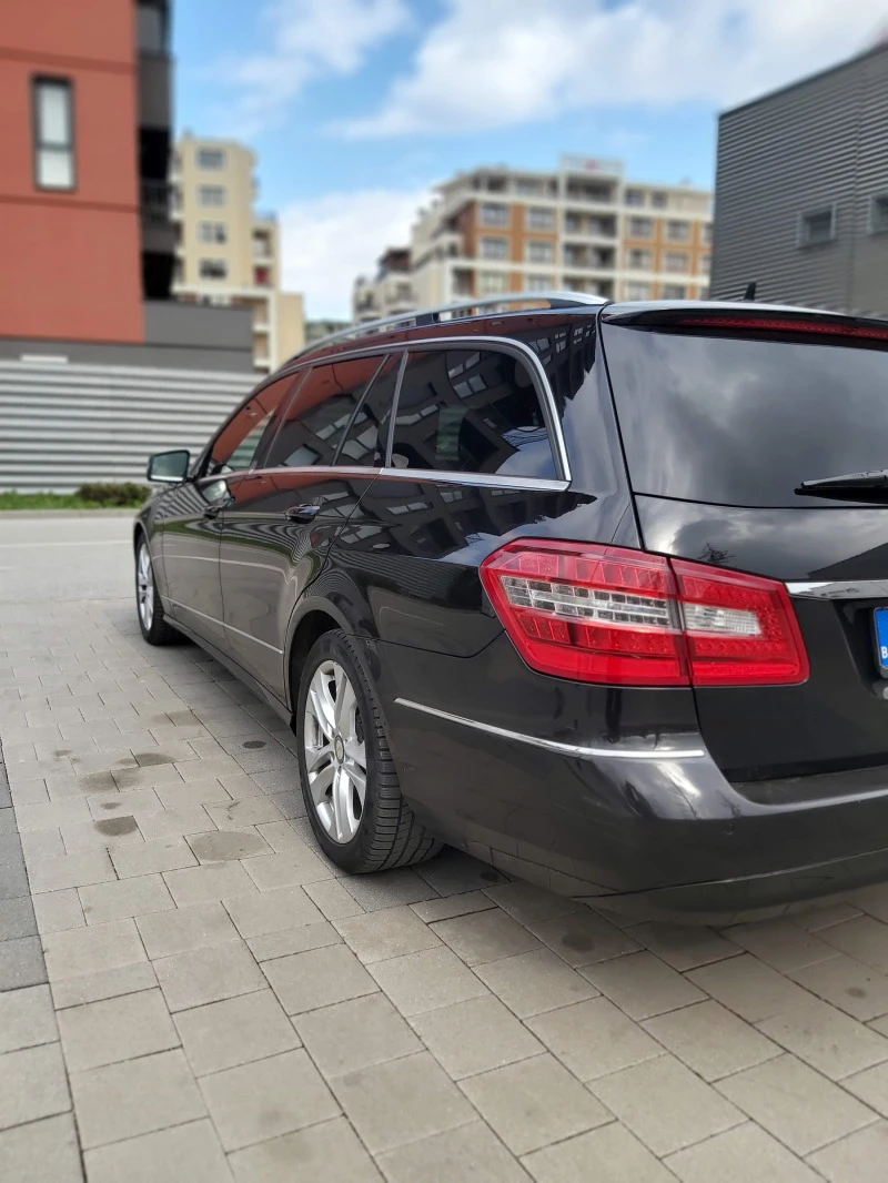 Mercedes-Benz E 220 Avangard / Distronic, снимка 5 - Автомобили и джипове - 46671650