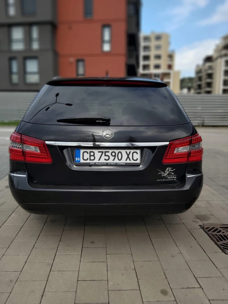 Mercedes-Benz E 220 Avangard / Distronic, снимка 4 - Автомобили и джипове - 46671650