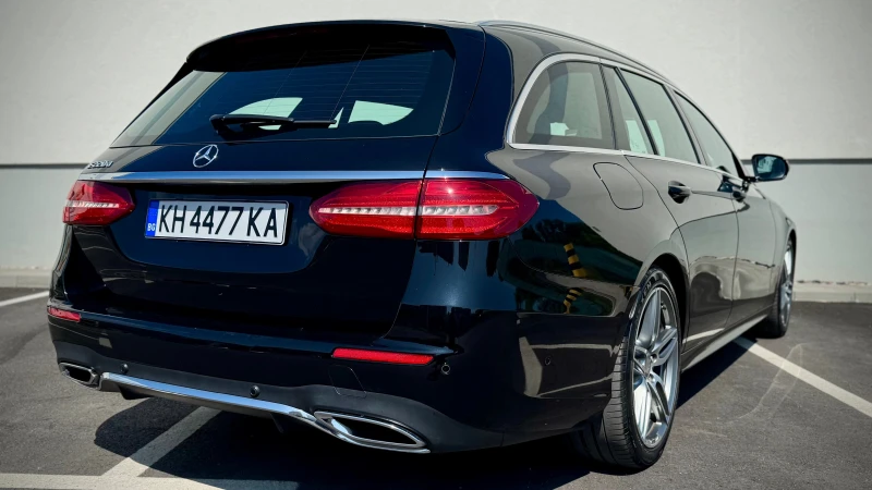Mercedes-Benz E 220 AMG Пакет, снимка 3 - Автомобили и джипове - 52393745
