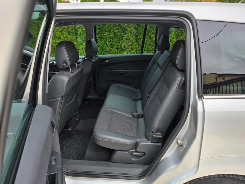Opel Zafira 1.7 CTDI COSMO, снимка 9 - Автомобили и джипове - 52381193