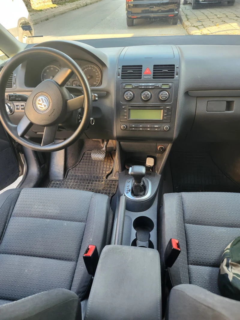 VW Touran, снимка 8 - Автомобили и джипове - 52425278