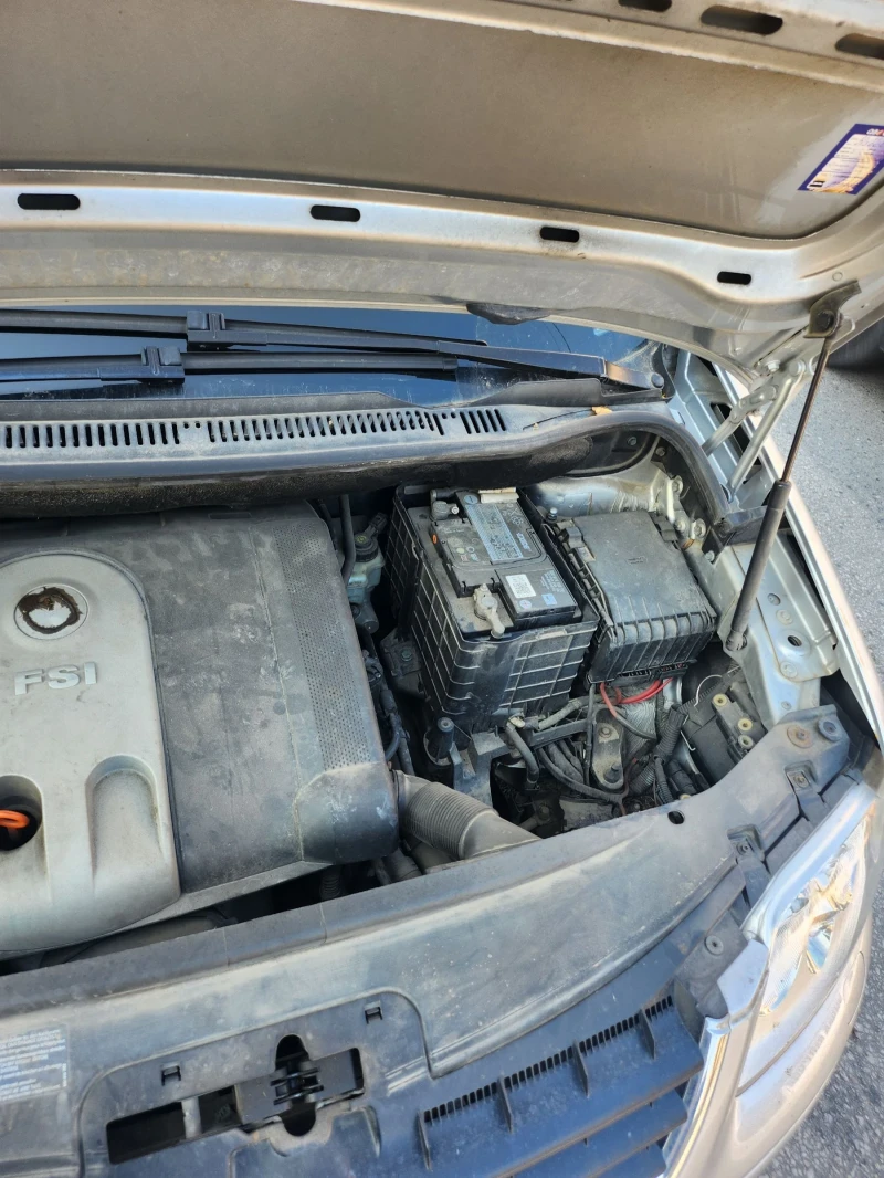 VW Touran, снимка 11 - Автомобили и джипове - 52425278