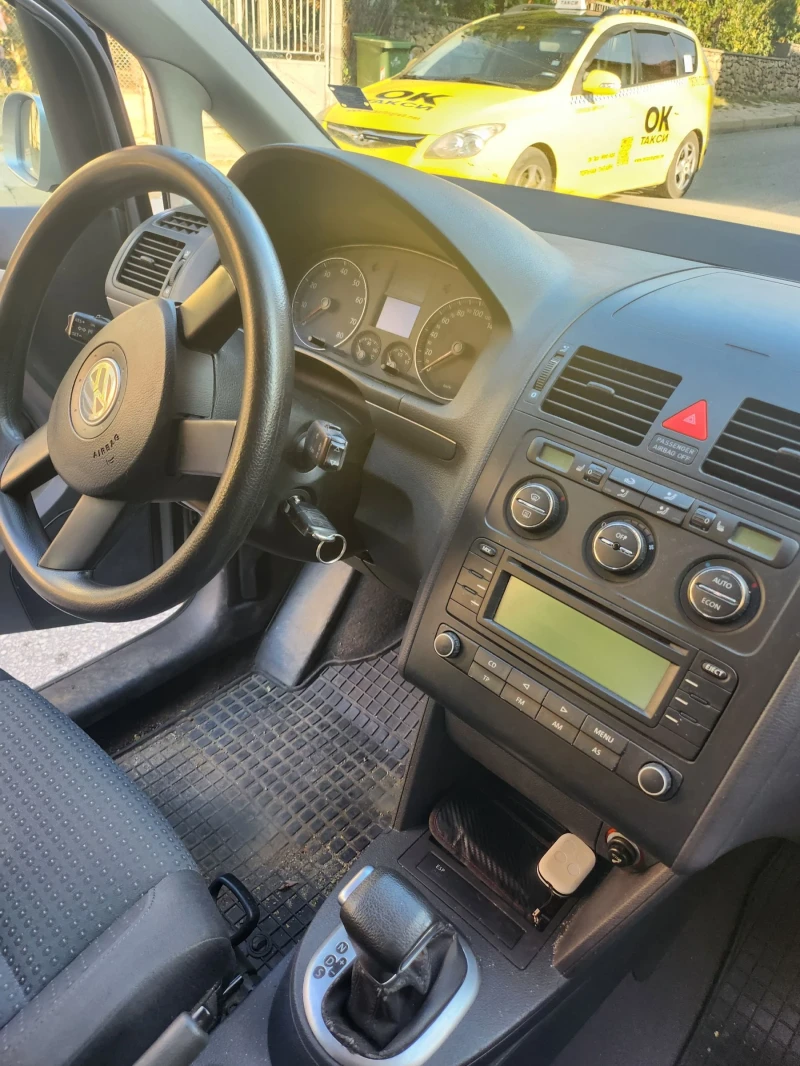 VW Touran, снимка 13 - Автомобили и джипове - 52425278